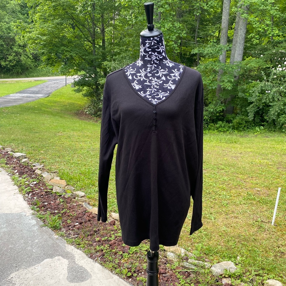 Essentials By Maggie Long Sleeve Ribbed V-Neck Top With Accented Hearts 26/28W